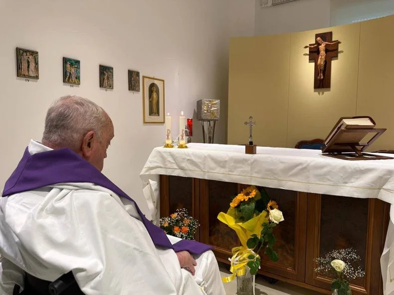 El Vaticano difundió la primera foto del Papa Francisco desde su internación