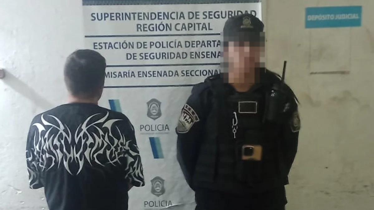 Un borracho intentó pelearse con la policía en Ensenada