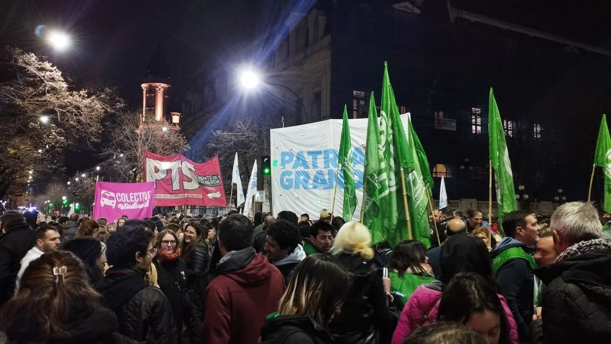 Cristina presa: manifestantes cortaron 7 y 50 en La Plata