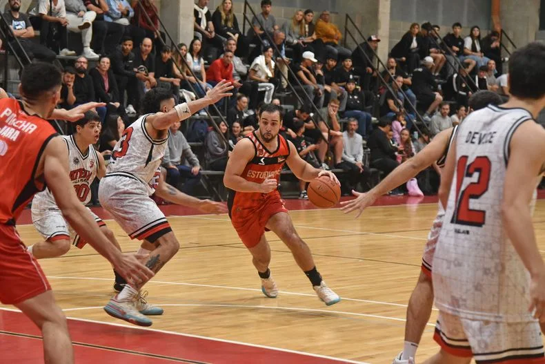 Estudiantes le ganó todos los partidos a Atenas: por el federal y además se consagró campeón del torneo de iniciación