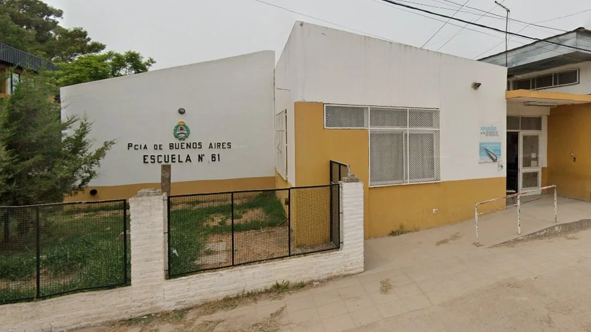 Violencia y tensión a la salida de un colegio en Ángel Etcheverry