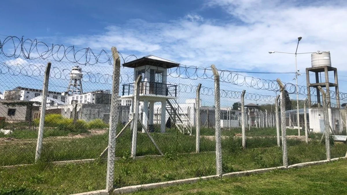El soldado que se suicidó en la Quinta de Olivos era extorsionado por un preso de Olmos