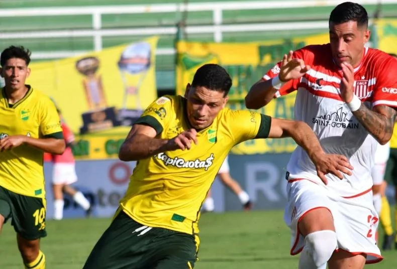 Ramiro Funes Mori comparti&oacute; zaga con Santiago N&uacute;&ntilde;ez en Florencio Varela