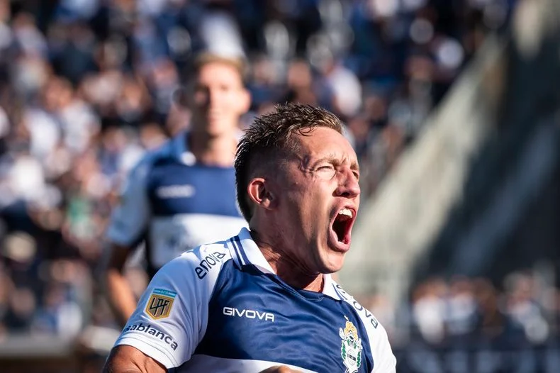Pablo De Blasis dejar&aacute; de ser futbolista de Gimnasia