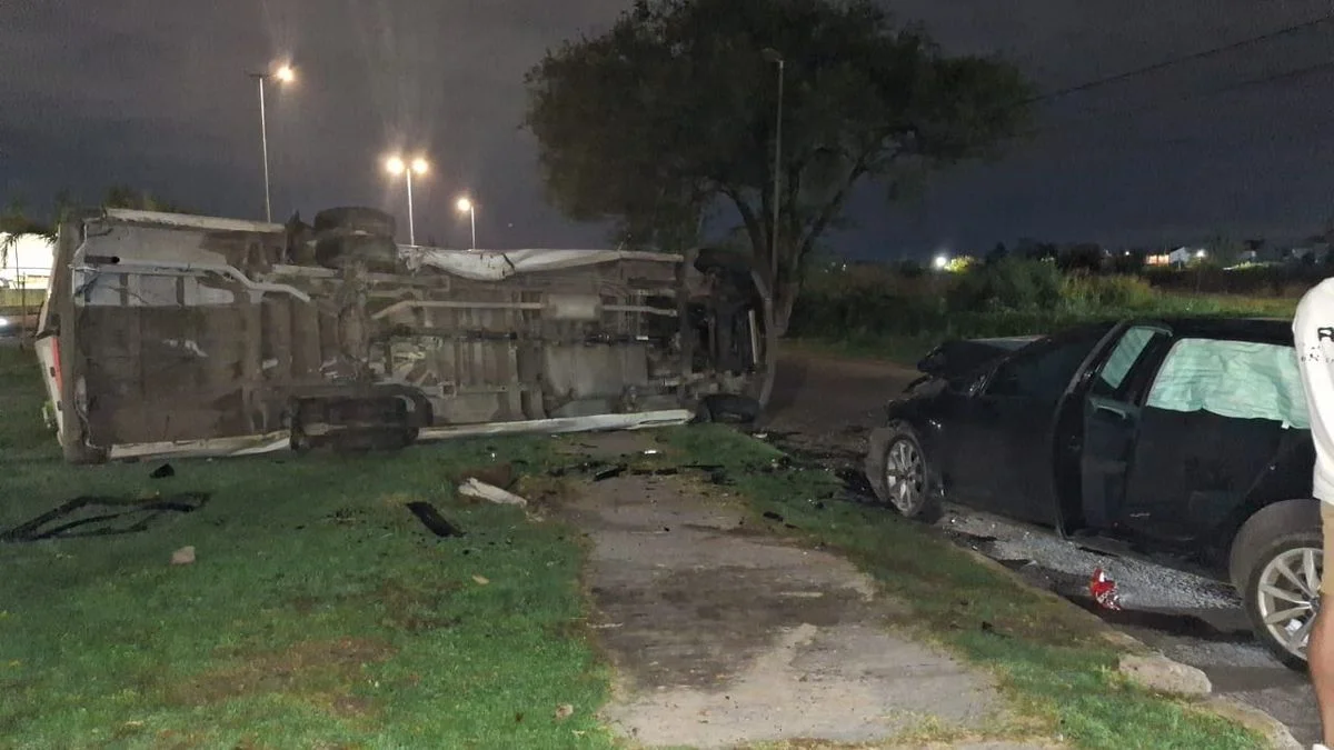 Impactante accidente, vuelco y milagro en La Plata