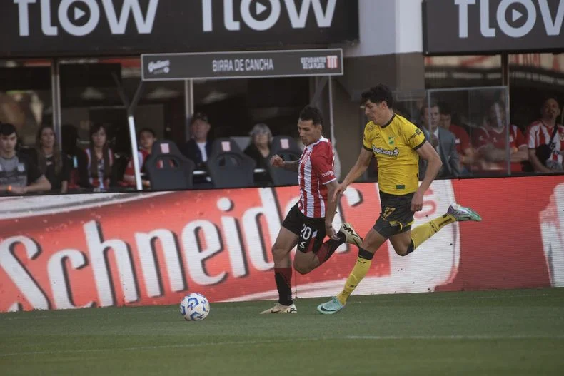 Eric Meza, uno de los puntos altos de Estudiantes en el campeonato