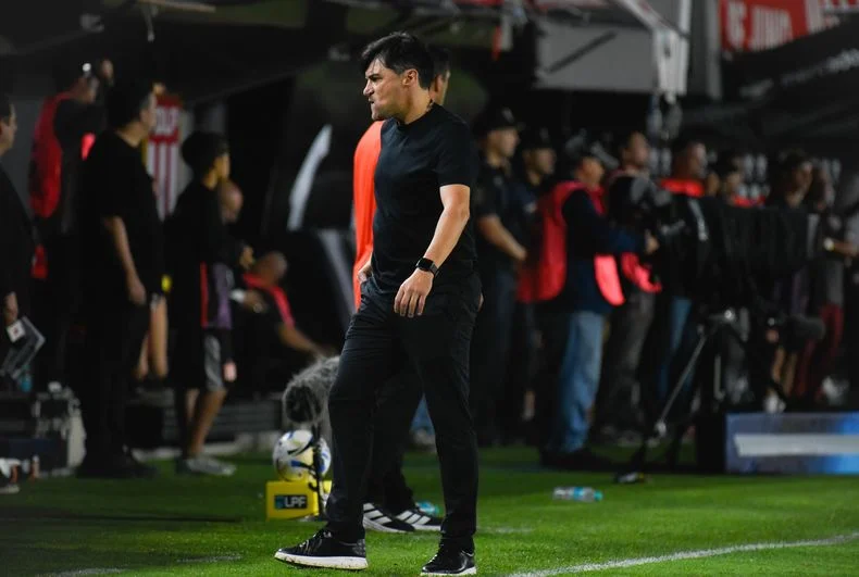 Alexander Medina buscar&aacute; su primer triunfo en el Estadio UNO como t&eacute;cnico de Estudiantes