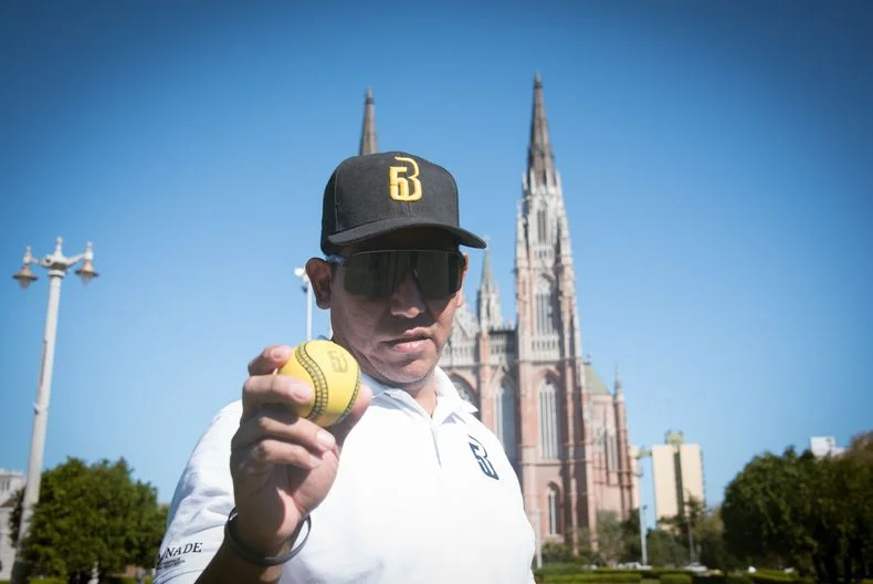 Víctor Aramayo, representante del béisbol 5 en La Plata, PBA y Argentina