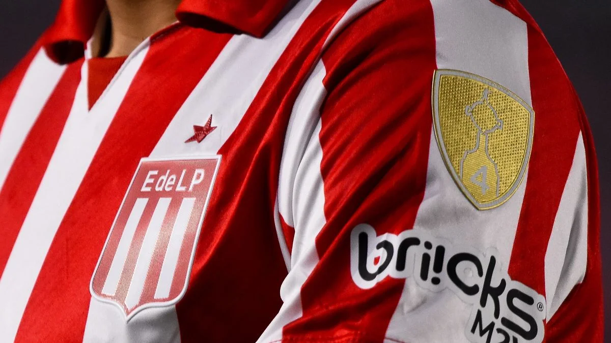 Esta tarde, Estudiantes estrenará camiseta nueva