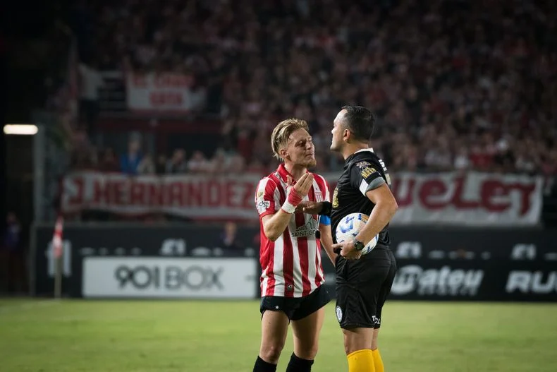 Santiago Ascacíbar llegó a la quinta amarilla y se "limpió" cerca del clásico