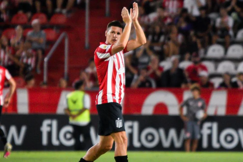 Estudiantes jugar&aacute; la final con la camiseta titular y el pantal&oacute;n negro