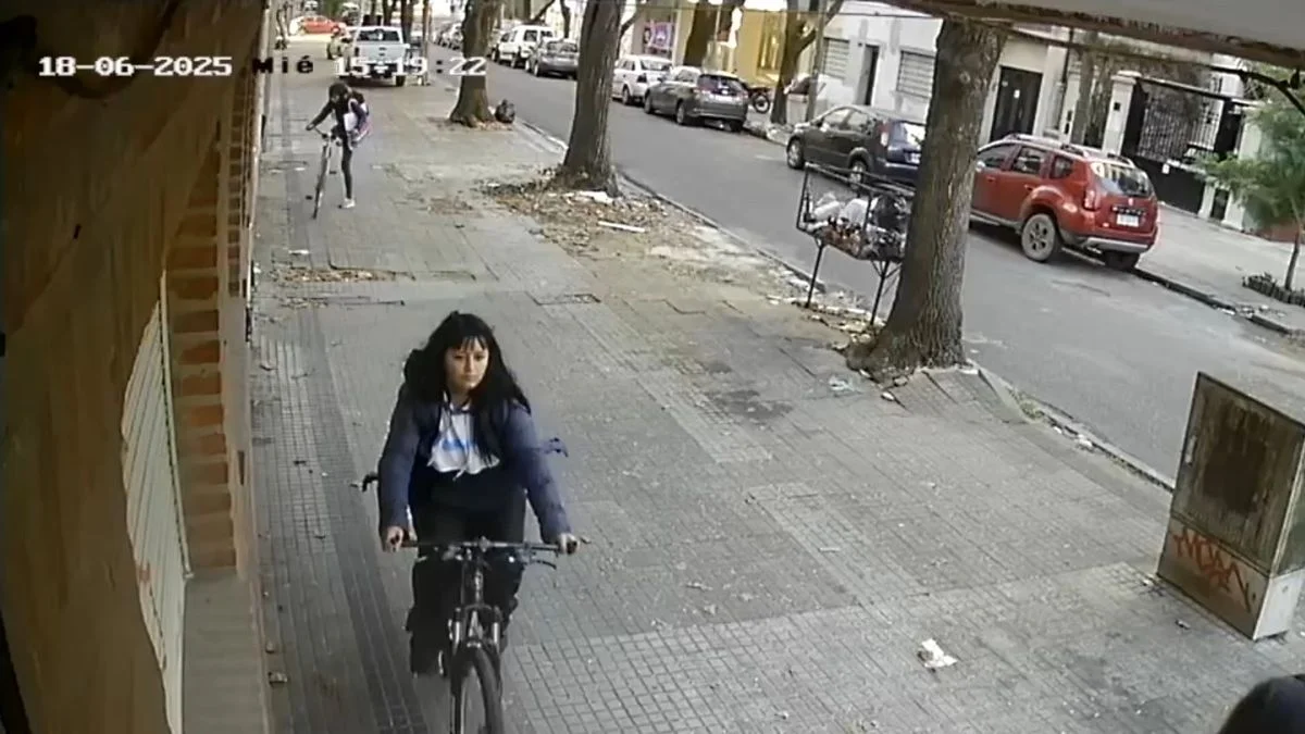 "Las bandidas" de La Plata atacaron a metros de Plaza Rocha y quedaron filmadas