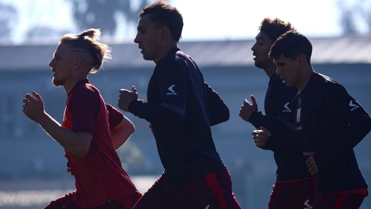 Estudiantes entrena y prepara su viaje a Paraguay