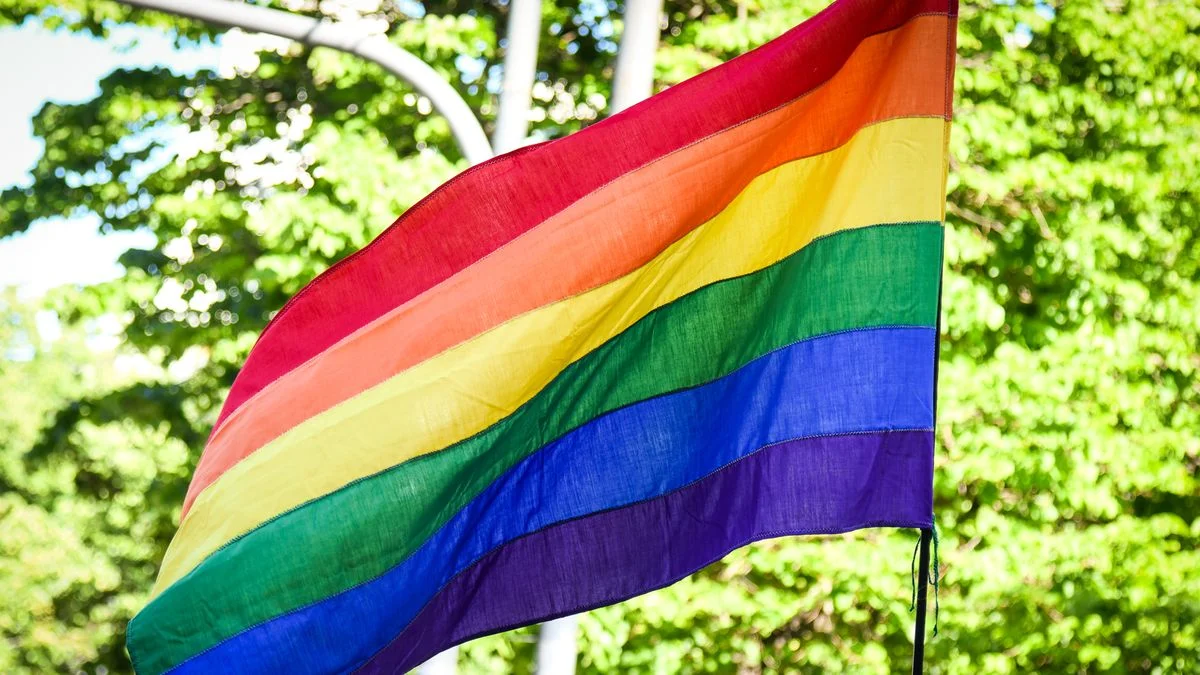 El Gobierno asegura que no impactará en la imagen de Milei la marcha del colectivo LGBT