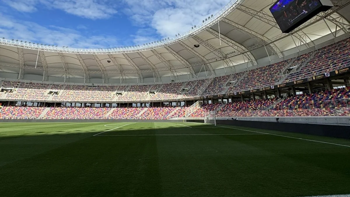 Estudiantes-Racing: preocupación por el césped del campo de juego