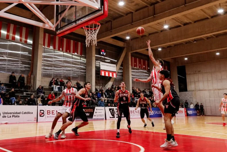 Estudiantes y Atenas tienen una gran rivalidad, que se traslada nuevamente a la Liga Federal