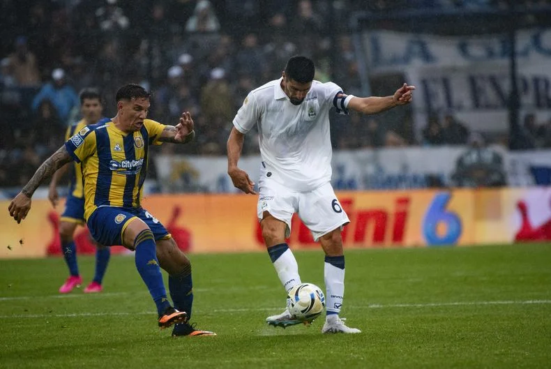 Gimnasia Alerta: Gast&oacute;n Suso podr&iacute;a perderse el cl&aacute;sico si es amonestado en el Estadio Juan Carmelo Zerillo