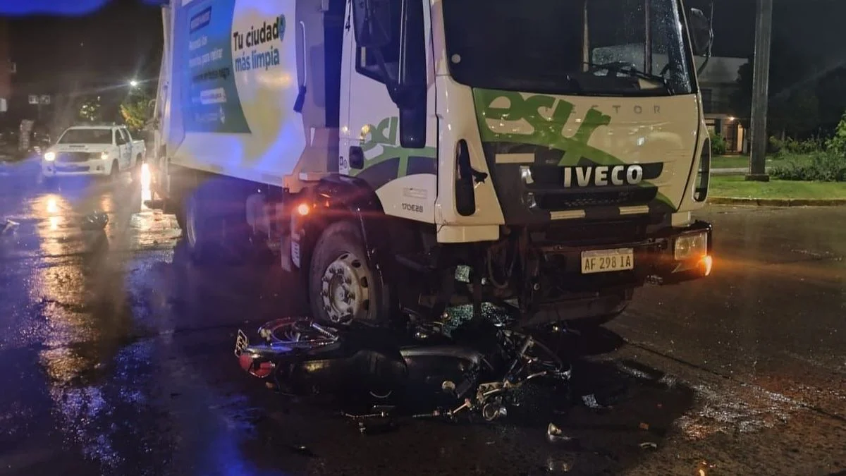 Otro camión de ESUR atropelló a un motociclista en La Plata