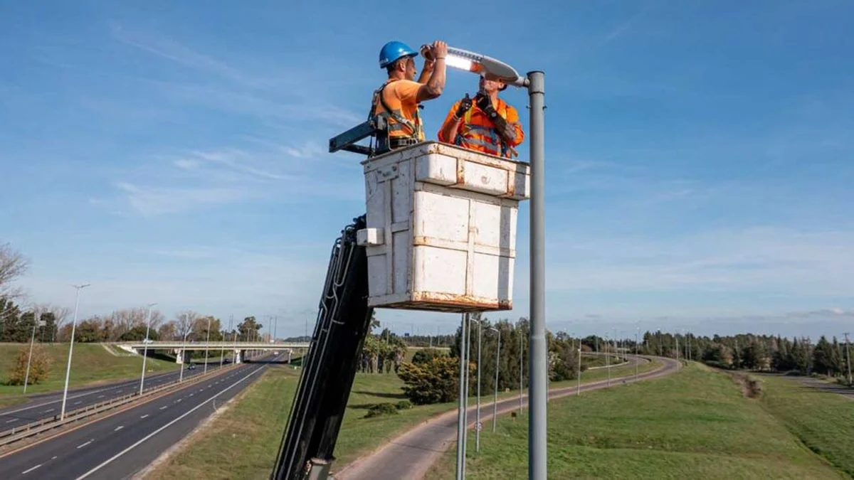 Tras años de reclamos, AUBASA iluminará una importante ruta para La Plata y la región