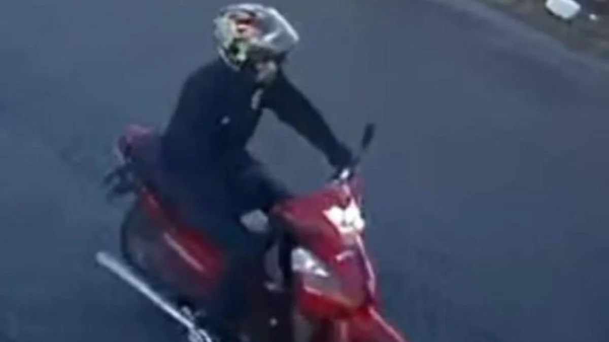 Un delincuente sin dientes se robó una moto en La Plata