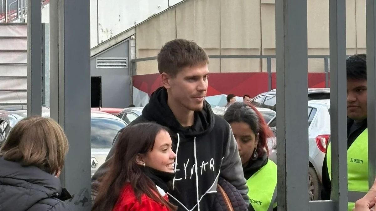 Dos ex defensores de Estudiantes, presentes en el Estadio UNO