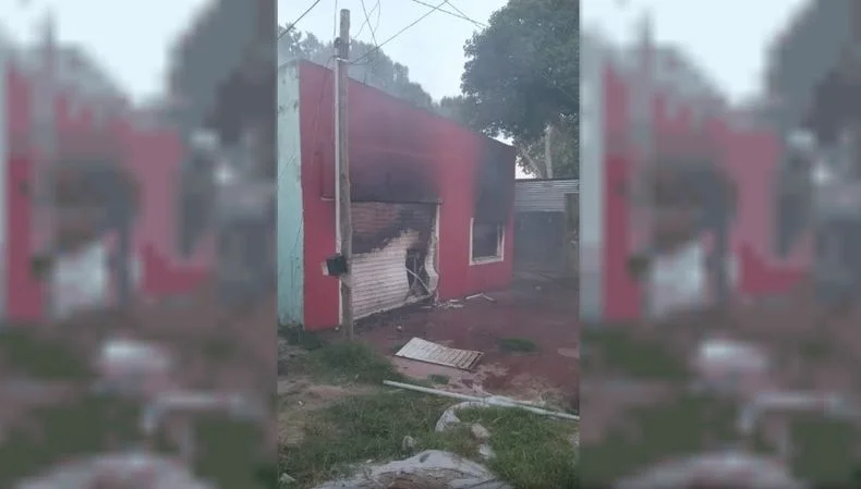 Tragedia en Los Hornos: mueren una madre y sus dos hijos en un incendio