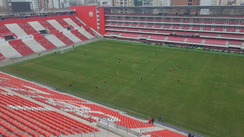 Ramiro Funes Mori tuvo que salir lesionado del entrenamiento que realizó Estudiantes en UNO