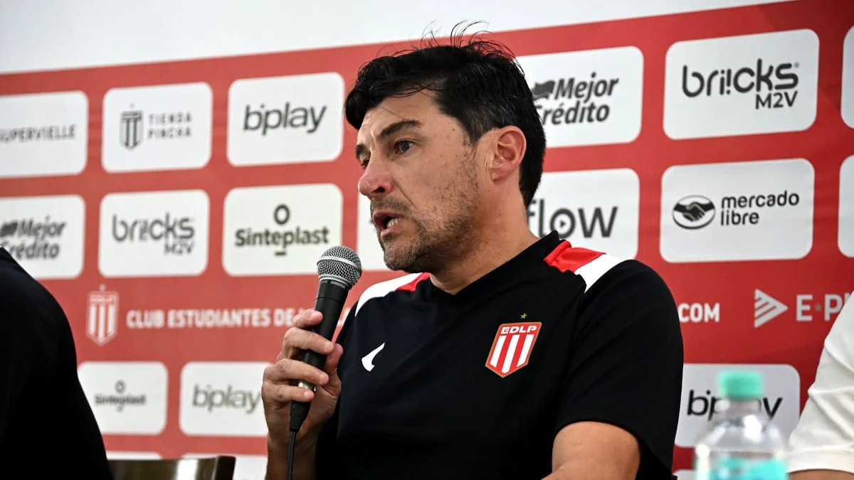 "Encontré una familia": Alexander Medina fue presentado como entrenador de Estudiantes