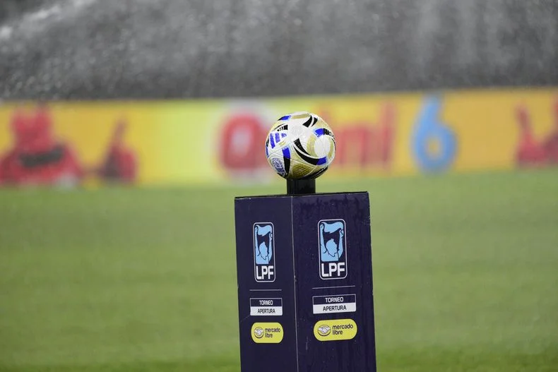 Hoy por la mañana, dirigentes de los clubes y de AFA acuerdan los días y horarios de los octavos de final