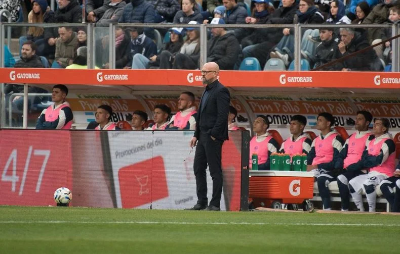Alejando Orfila realizará un solo cambio en el once de Gimnasia