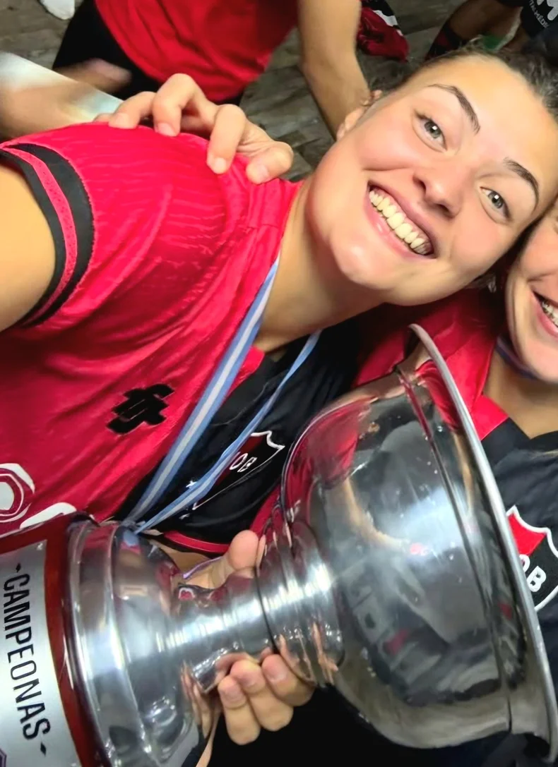 Lema, con pasado en Estudiantes, celebrando la conquista