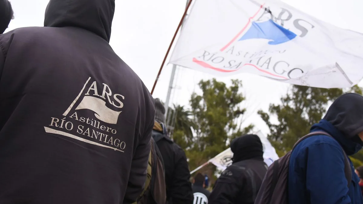 Bombas de estruendo y caos en el tránsito de La Plata por movilizaciones