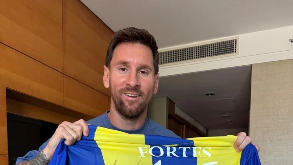 Lionel Messi posó y se sumó a la movida del Club Everton