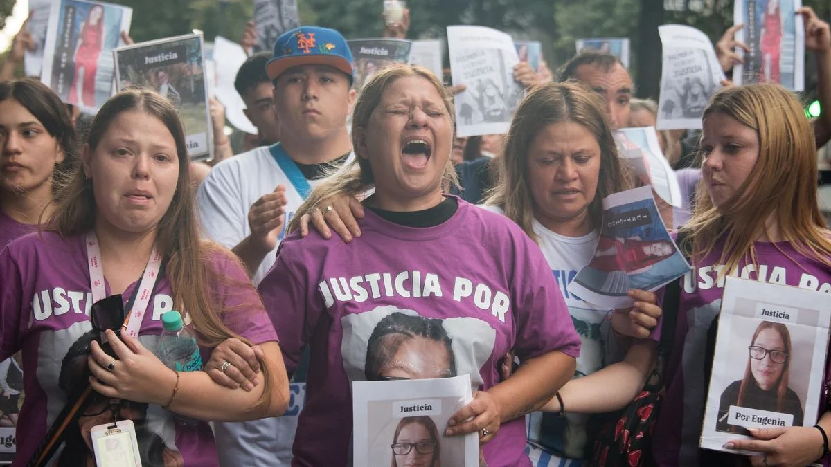 Familiares de Eugenia Carril marcharon en el centro platense para exigir justicia