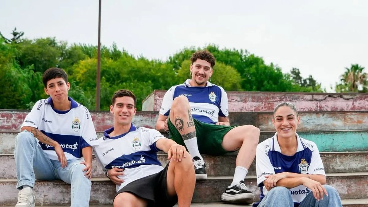 Gimnasia presentó sus camisetas para la temporada 2025
