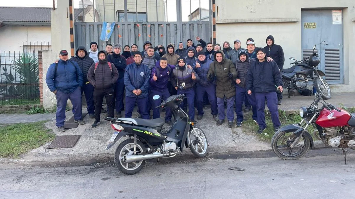 Berisso: pese a la conciliación obligatoria le cerraron las puertas a los obreros de la fábrica Acerías