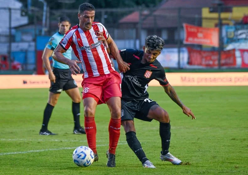 Estudiantes jugó mal y cayó ante Barracas por el Torneo Apertura