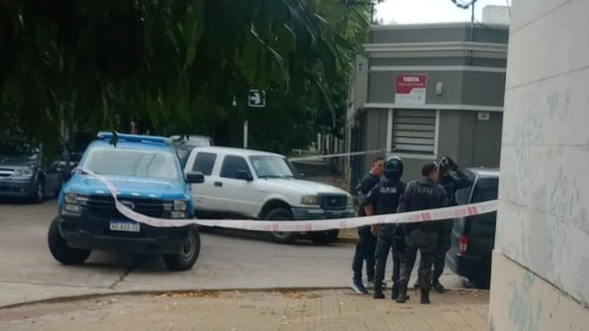 Una mujer se atrincheró en su casa de La Plata y hay temor por su salud