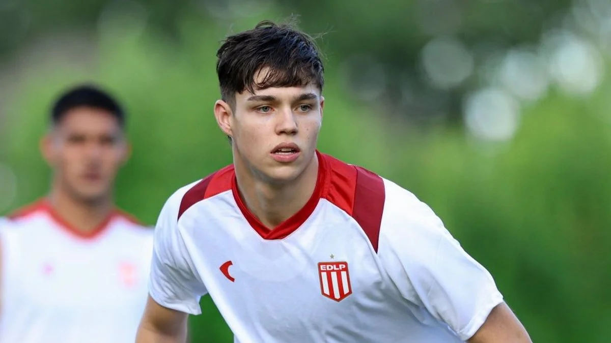 El CT de Estudiantes probó una llamativa dupla central en el entrenamiento