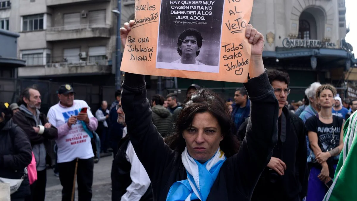 Hinchas de Gimnasia y Estudiantes marcharán al Congreso para apoyar a los jubilados