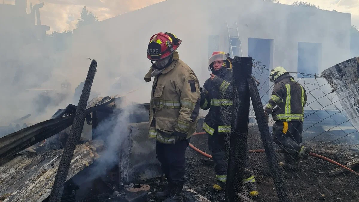 Un incendio destruyó dos viviendas en Arturo Seguí