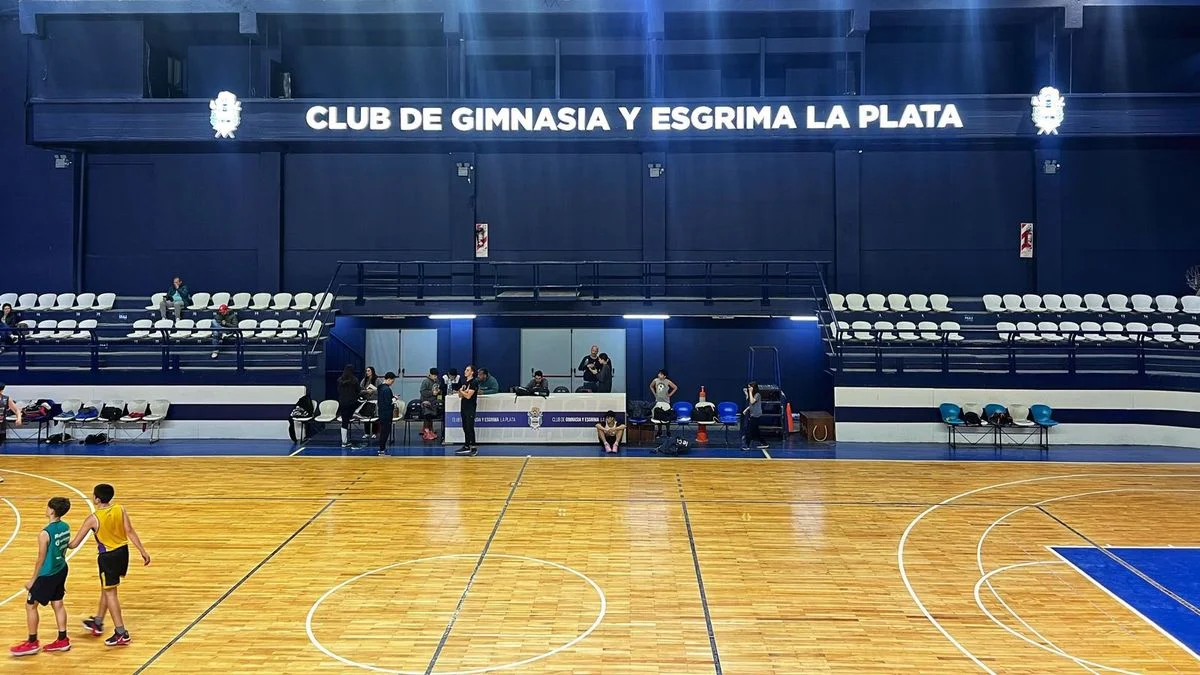 Un ex jugador de Gimnasia, atacado en su llegada a Europa