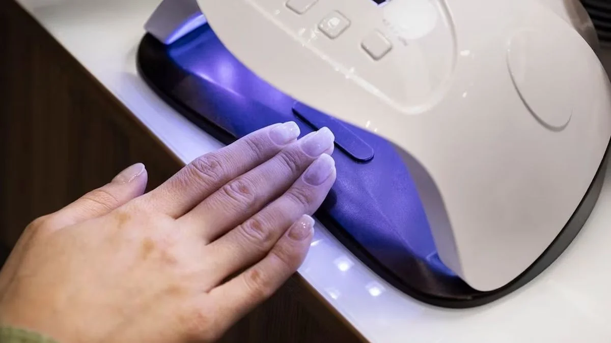 El CONICET advierte sobre los riesgos para la piel que tiene el uso de lámparas de manicura
