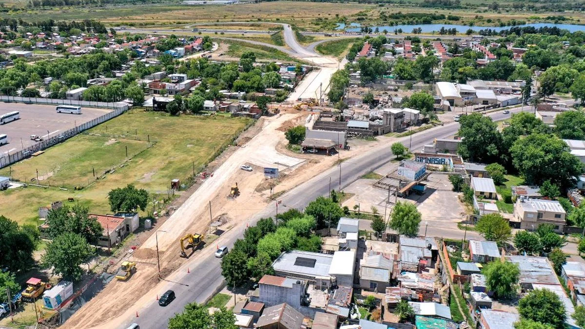 Avanza el tramo final de la bajada de la Autopista en la avenida 520: cuándo la inauguran