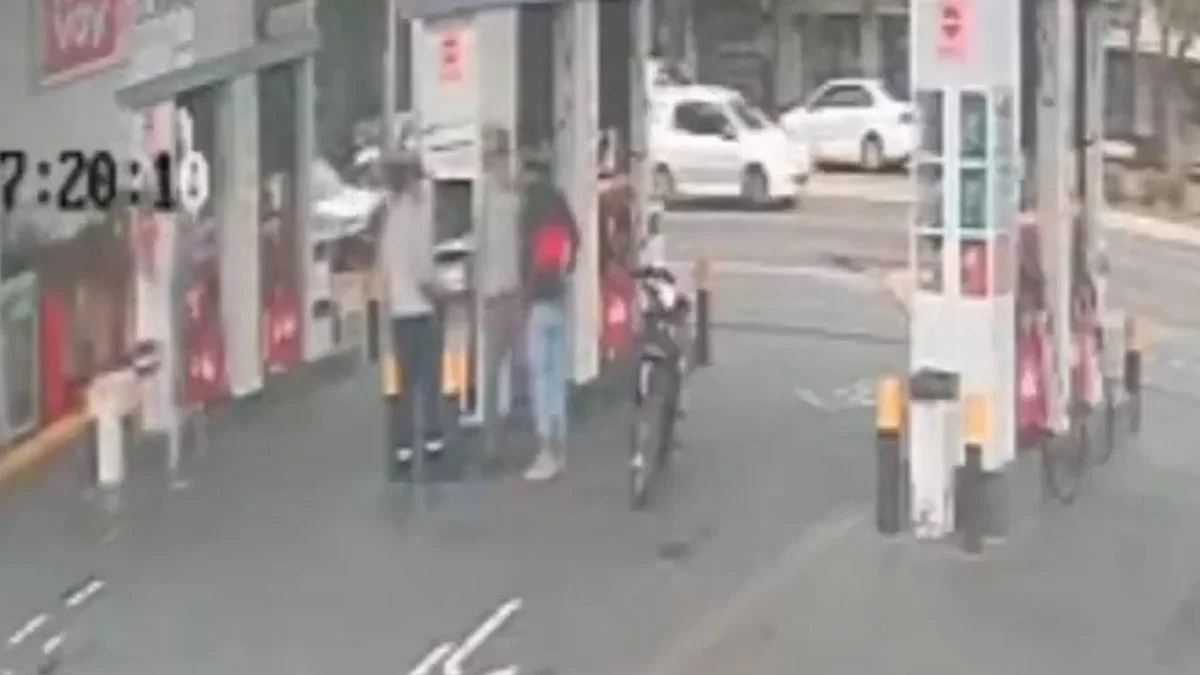 La Plata: falso cliente le robó a playeros de una estación de servicio