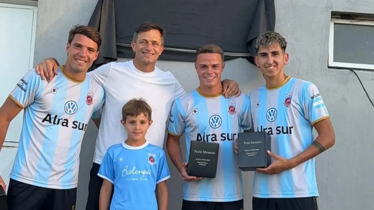 Manuel Panaro y los ex Gimnasia, reconocidos en Bolívar