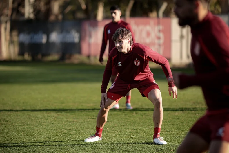 Rom&aacute;n G&oacute;mez espera su oportunidad, durante la semana trabaj&oacute; con los titulares en Estudiantes