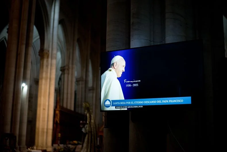 La Catedral de La Plata realizó una misa especial en homenaje al Papa Francisco
