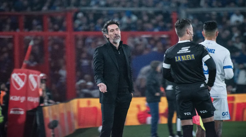 Eduardo Domínguez: "No encontramos los jugadores que queremos para seguir compitiendo"