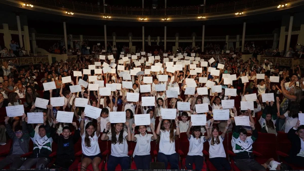 La Plata: reconocieron a los mejores promedios de las escuelas primarias